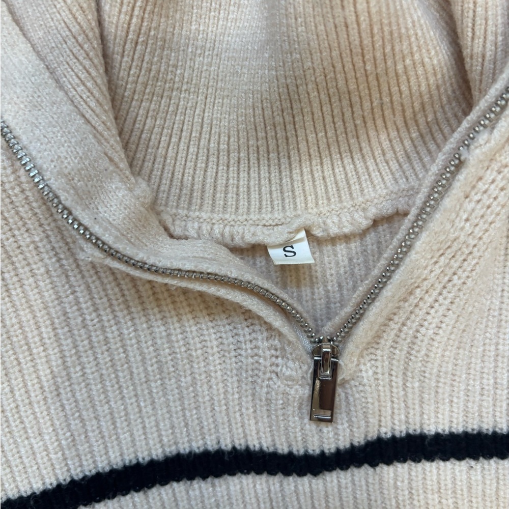 White and Black Striped cropped Knit Sweater - Picture 4 of 4